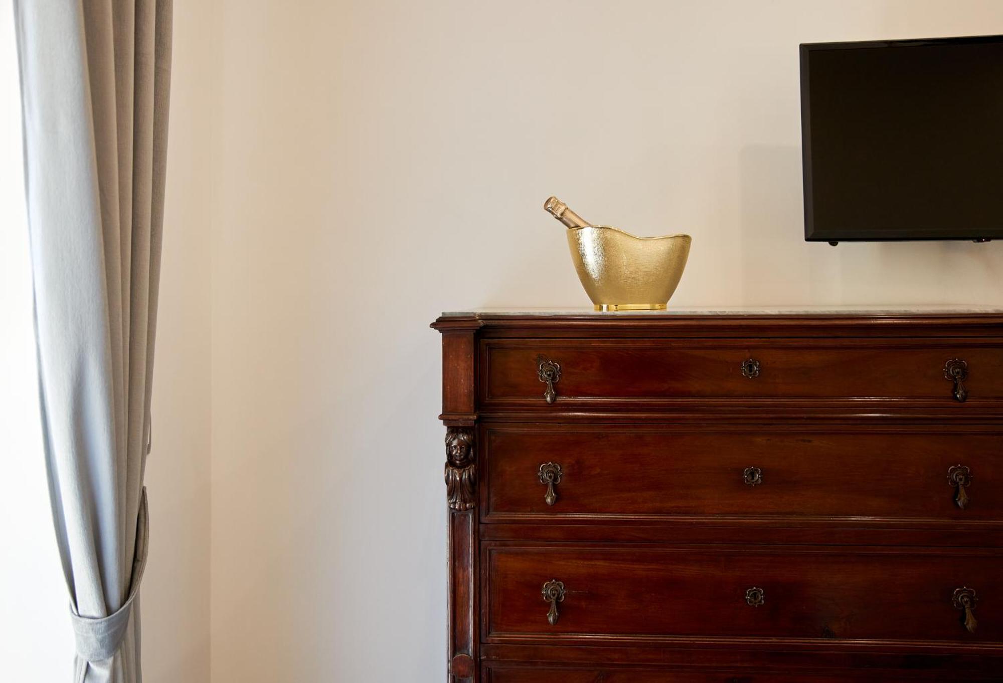 Residenza D'Epoca Tamara Aparthotel กัสเตลลาบาเต ภายนอก รูปภาพ