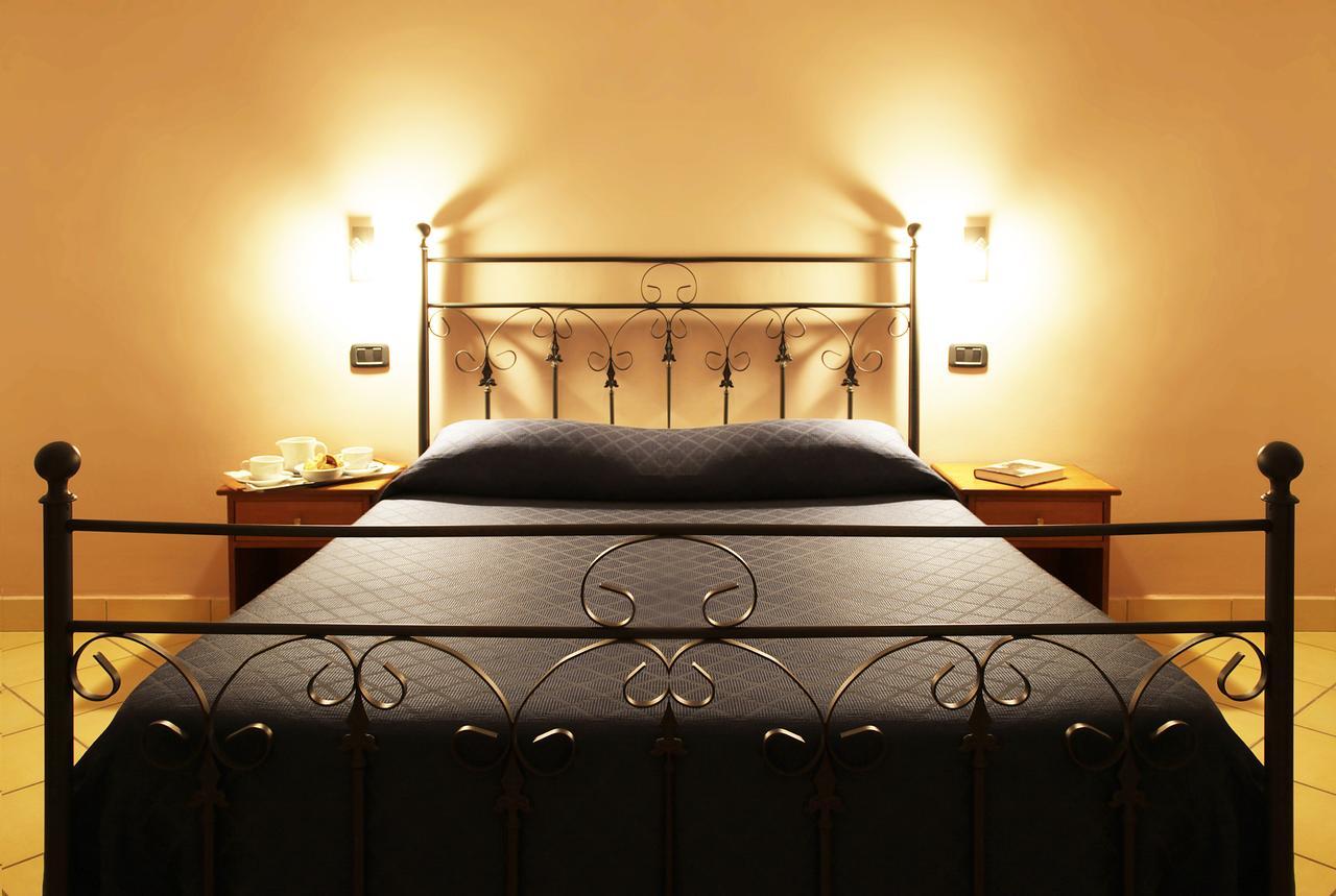 Residenza D'Epoca Tamara Aparthotel กัสเตลลาบาเต ภายนอก รูปภาพ