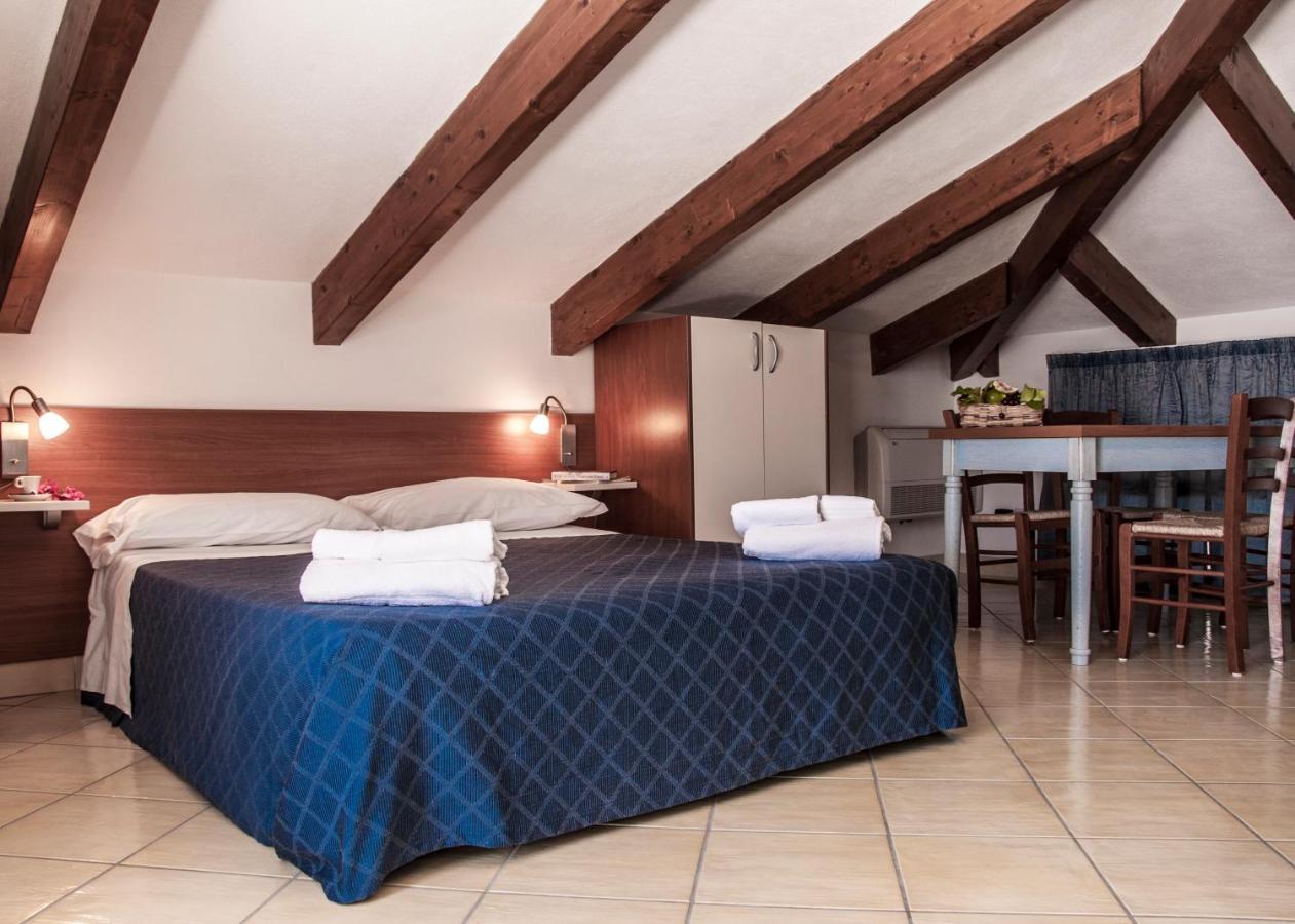 Residenza D'Epoca Tamara Aparthotel กัสเตลลาบาเต ภายนอก รูปภาพ
